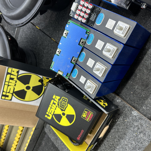 Bateria 100A LiFePo4 (Lítio) + Fonte Usina 50A