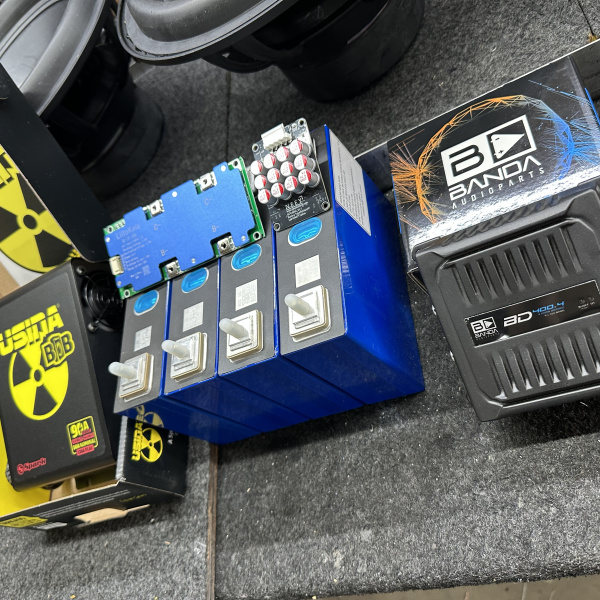 Bateria 100A LiFePo4 (Lítio) + Fonte Usina 50A